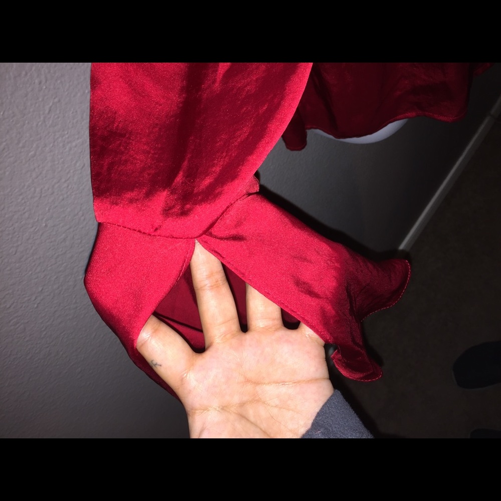 Open Shoulder Red Ruffle Long Sleeve Top - Picture 4 of 8